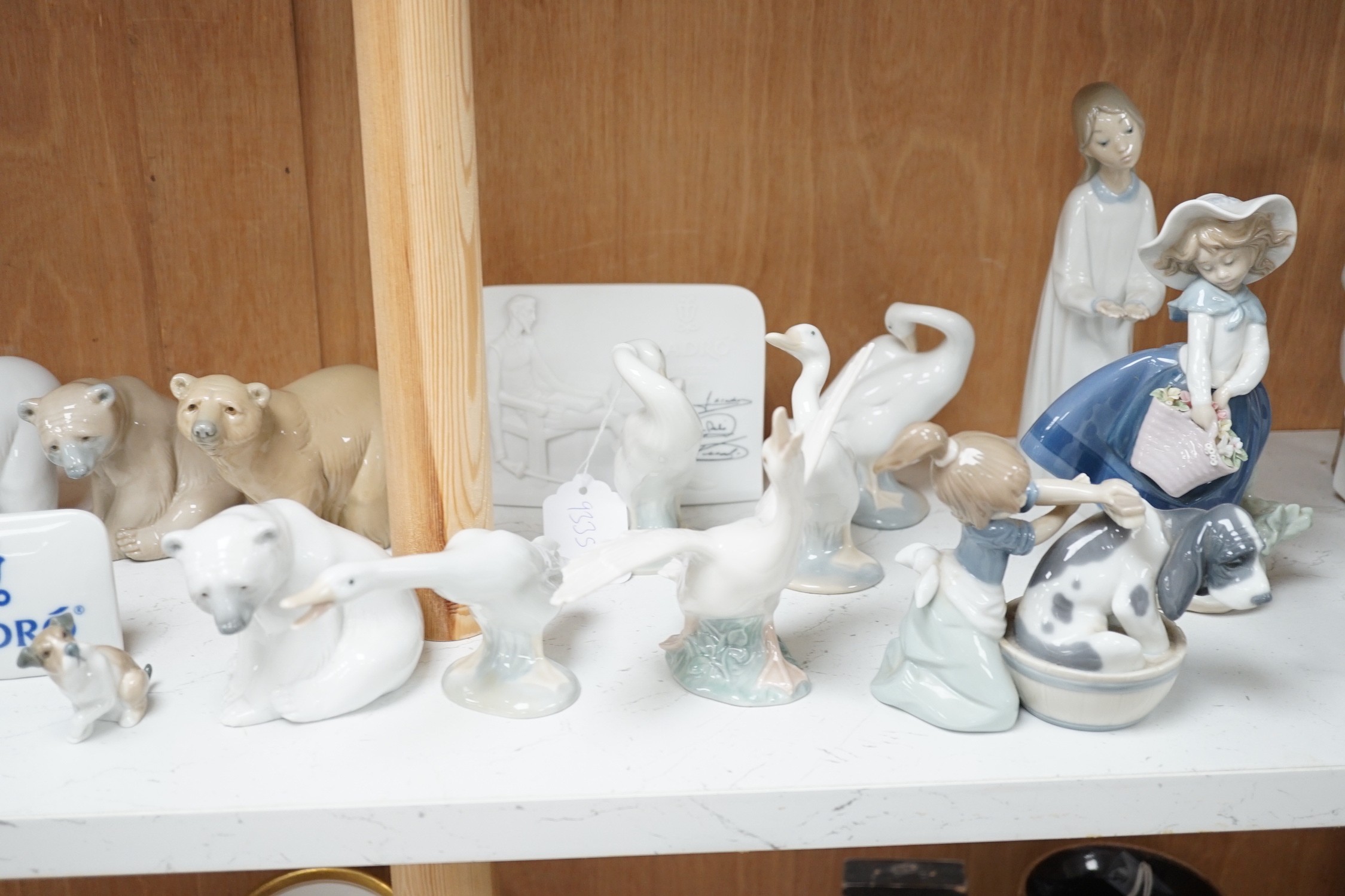 A collection of Lladro bears, ducks figurines and plaques (20)